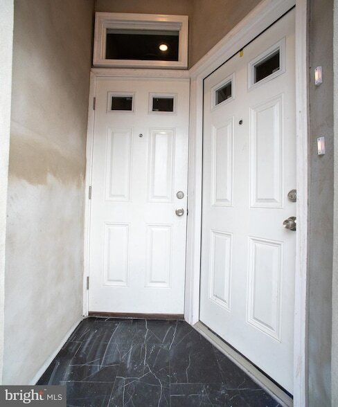 Building Photo - 2049 Snyder Ave