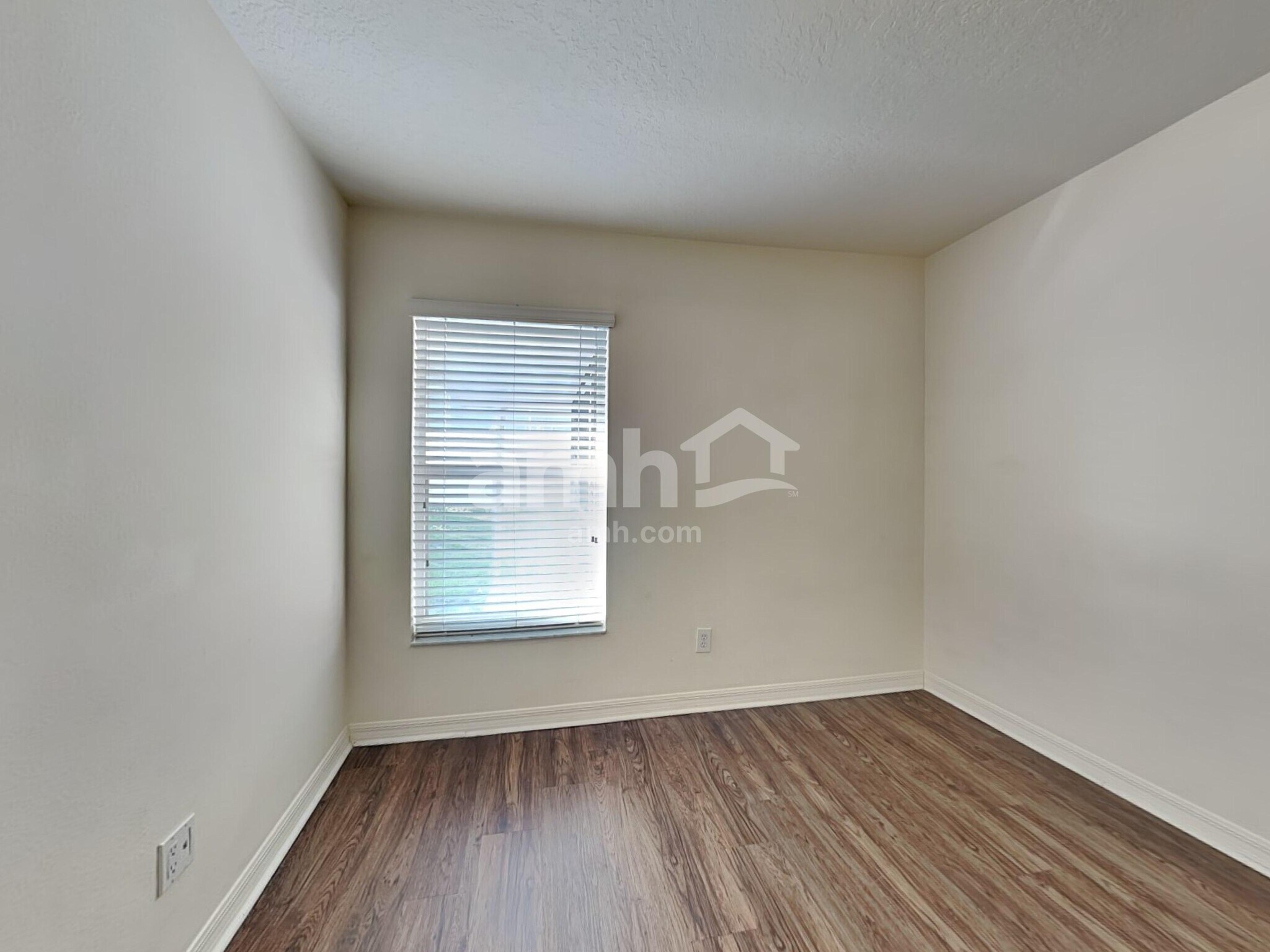 Building Photo - 10231 Lakeside Vista Dr