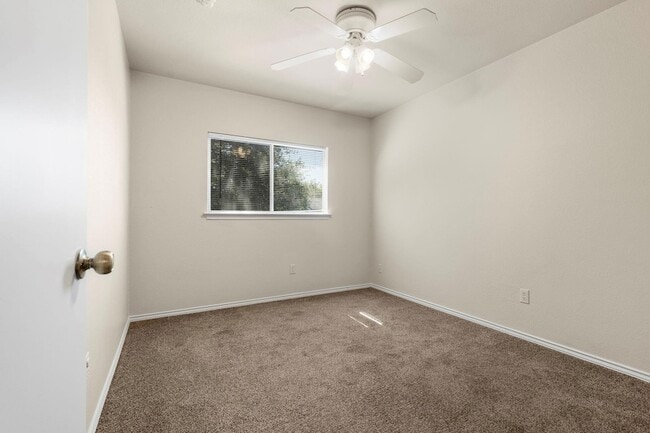 Building Photo - 10643 Marshitahs Way