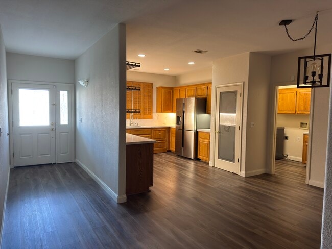 Building Photo - 767 Kingman Dr