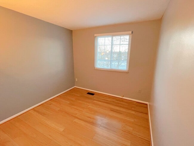 Building Photo - Newly Renovated 3 Bed 2.5 Bath Townhome With A Fenced Yard In Bannerwood Community