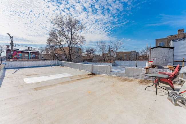 Building Photo - 3301 W Evergreen Ave