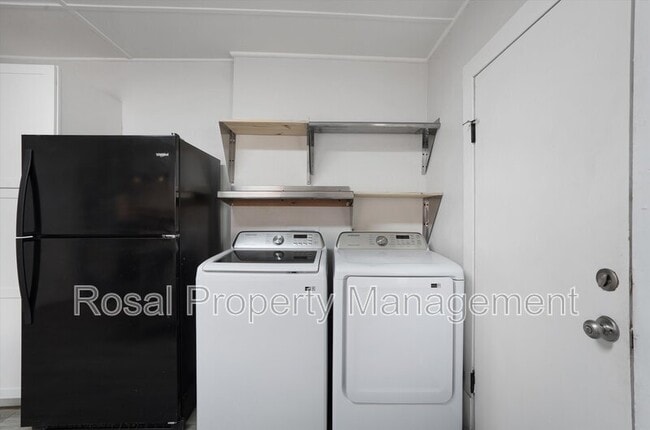 Building Photo - 815 John St