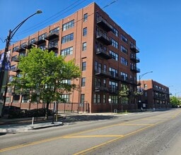 Building Photo - 2323 W Pershing Rd