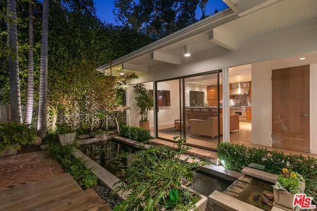 Building Photo - 1644 Marmont Ave