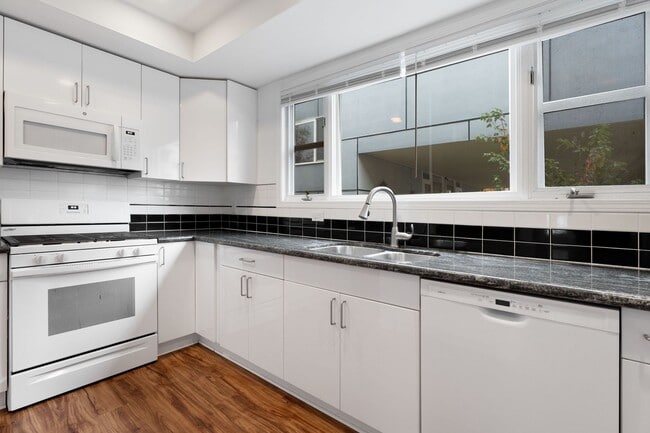 Building Photo - Large Capitol Hill House- Prime Location