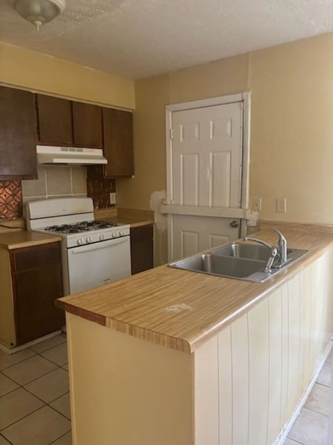 Building Photo - 1520 Cedar Pine Dr