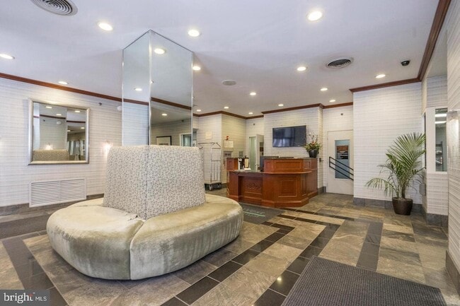 Building Photo - 2101-17-2117 Chestnut St