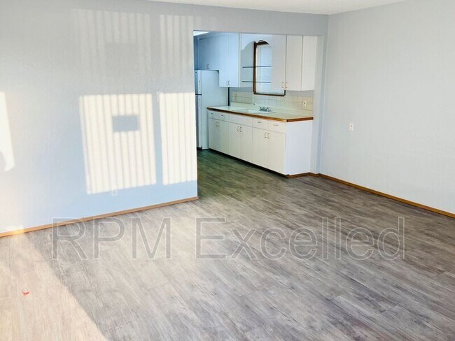 Building Photo - 1122 Lafayette St S