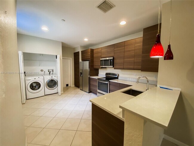 Building Photo - 4272 Vineyard Cir