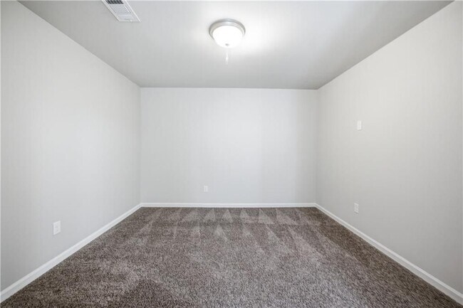 Building Photo - 2053 Hamilton Lake Pkwy