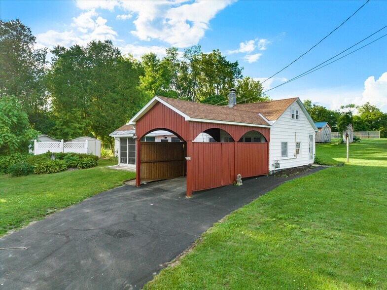 Building Photo - 9453 Maynard Dr