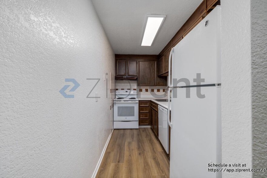 Building Photo - 2825 N Los Felices Rd