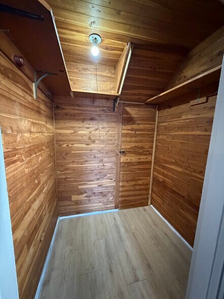 Building Photo - 66 Broadway