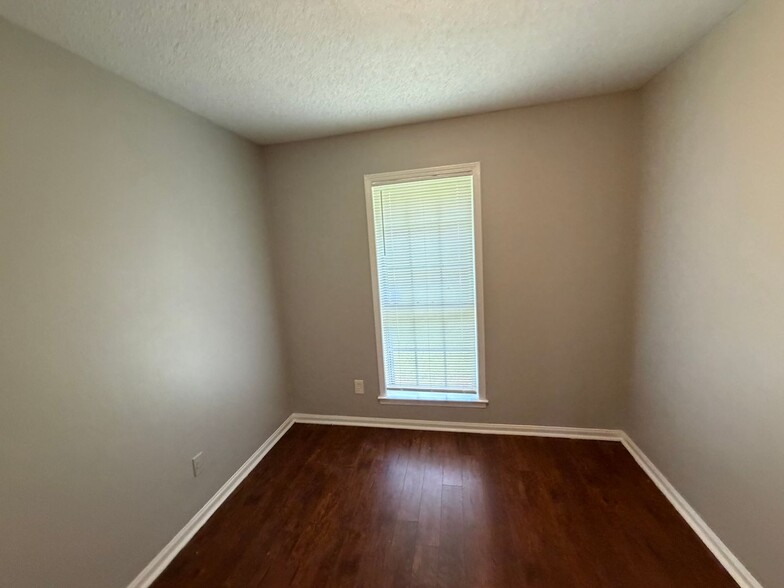 Building Photo - 5071 Gray Dr