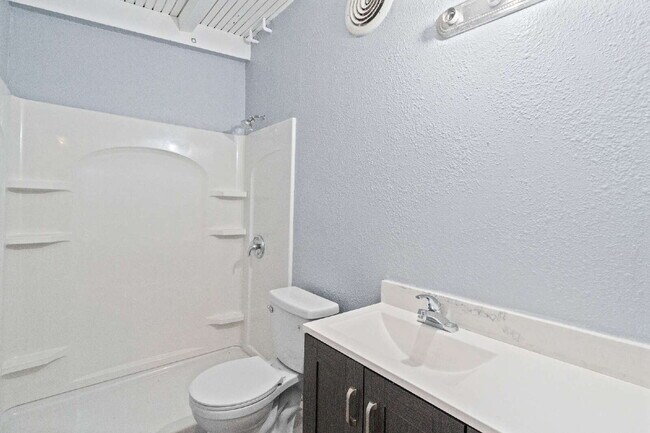 Building Photo - "Charming 1-Bedroom Retreat at 1516B McAllister Avenue, Sacramento – Cozy 760 sq ft with In Unit ...