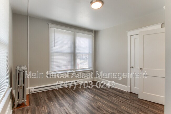 Building Photo - 2108 Walnut St