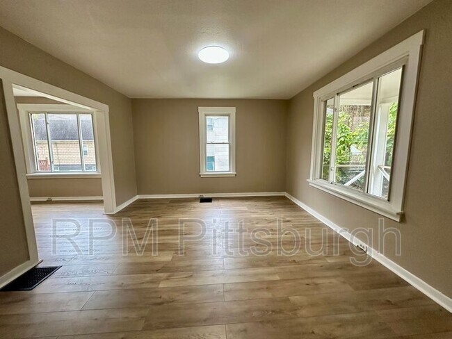 Building Photo - 102 Ivy St