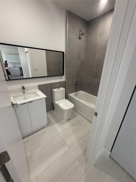 Building Photo - 1091 E 17th St