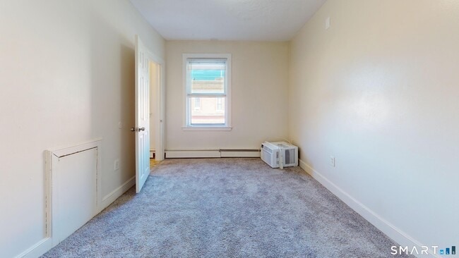 Building Photo - 666 Main St