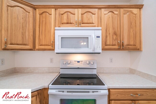 Building Photo - 2 Bedroom and 2 Bathroom Home near Quail C...