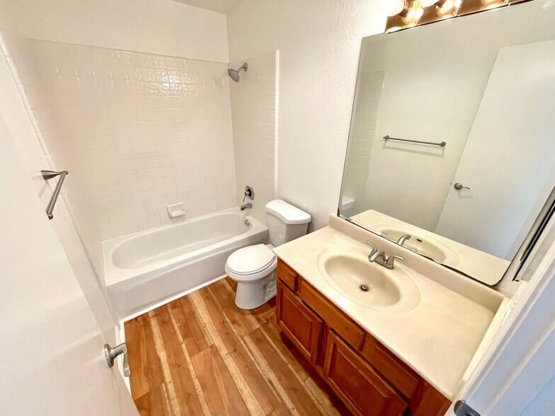 Building Photo - 63 Gazania Ter