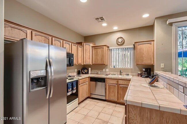 Building Photo - 9750 N Monterey Dr