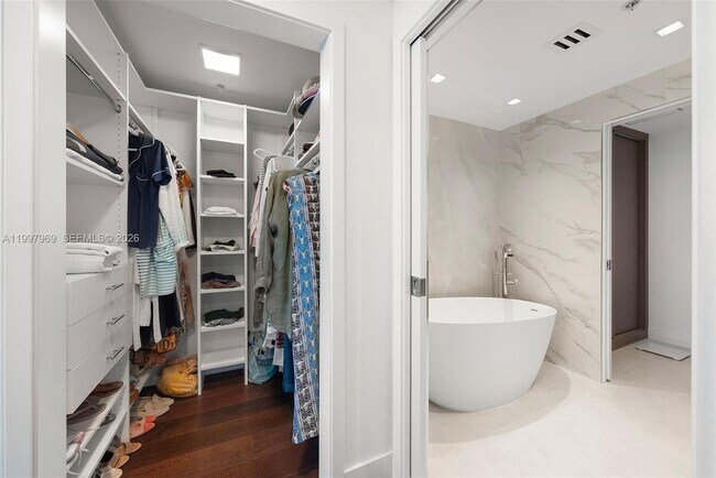 Building Photo - 6899 Collins Ave