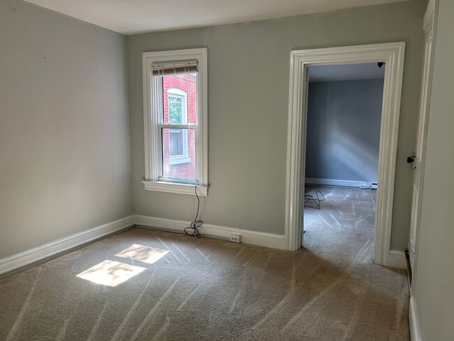 Building Photo - Welcoming 3 Bedroom in Lancaster City