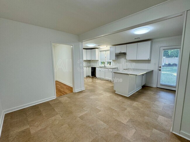 Building Photo - 2927 Brevard Ave