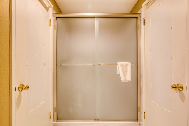 Building Photo - 13954 NE 60th Way