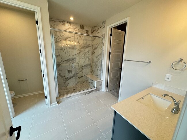 Building Photo - Built in 2024 End Unit with very convenien...