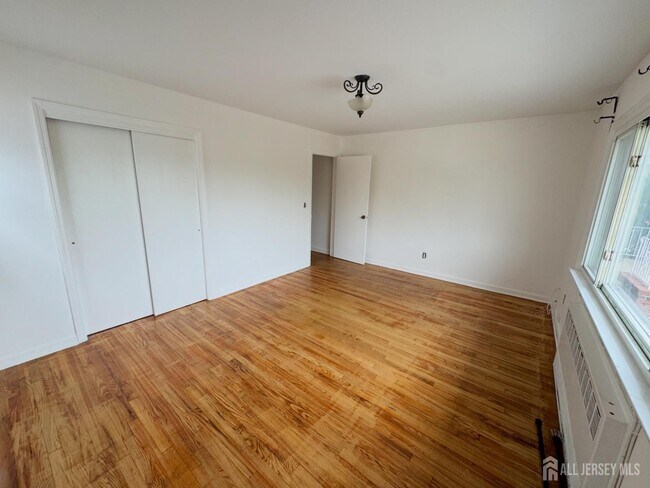 Building Photo - 304 Woodcliff Ave