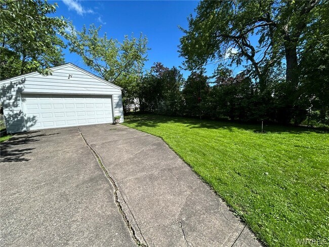 Building Photo - 1835 Military Rd