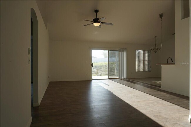Building Photo - 10500 Lake Hasson Cir