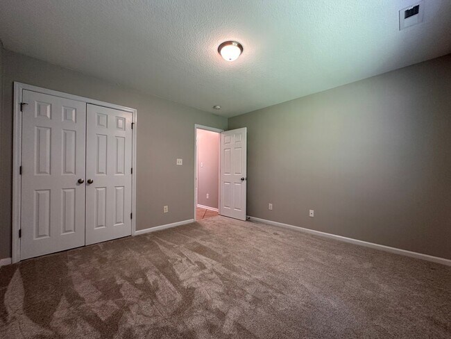 Building Photo - 102 Brookhaven Dr