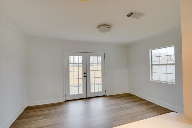 Building Photo - 12807 Ambrose St