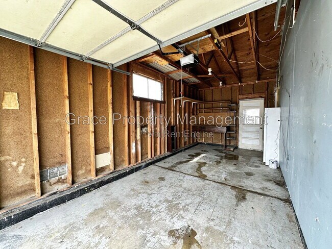 Building Photo - 3801 E 117th Ave