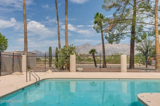 Building Photo - 4461 E Bullrush Ln