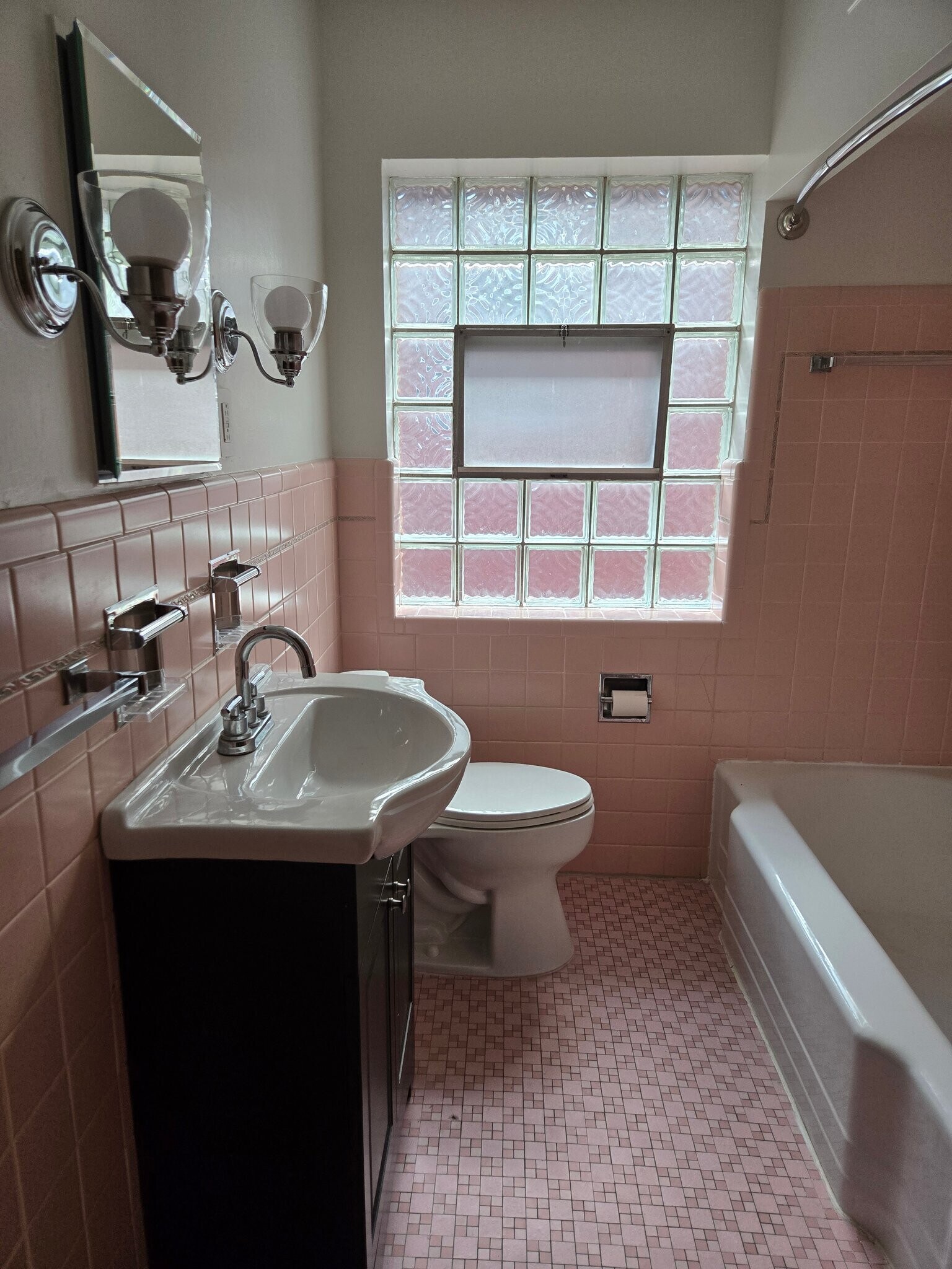 Building Photo - 7729 Brookline Terrace