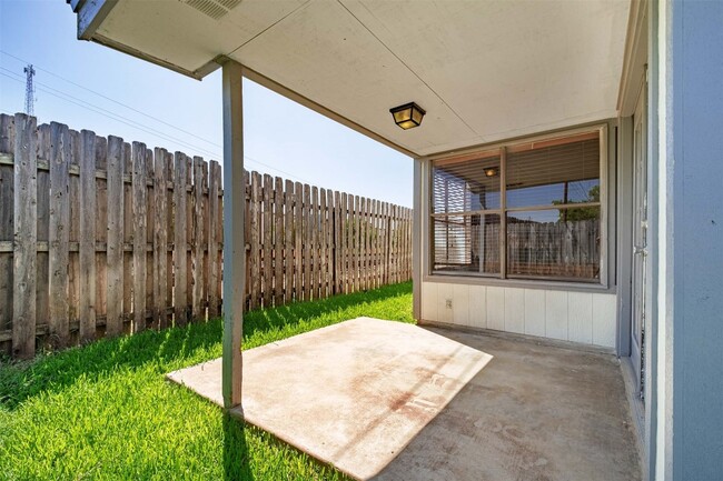 Building Photo - 1108 Peach Tree Cove