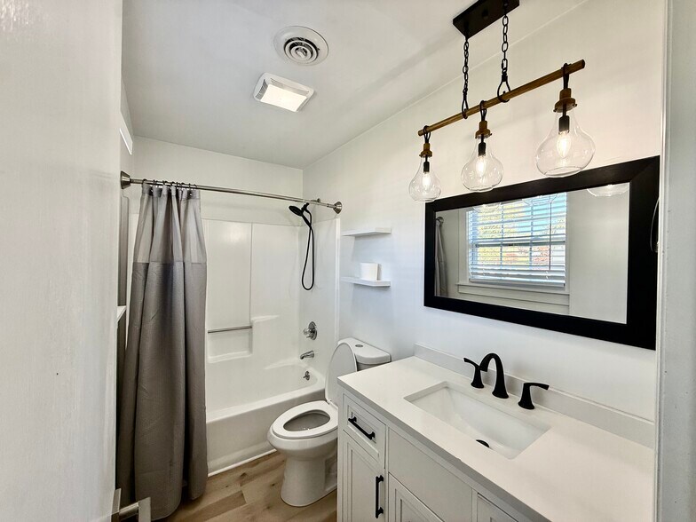 Bathroom - 1316 Graycreek Ln
