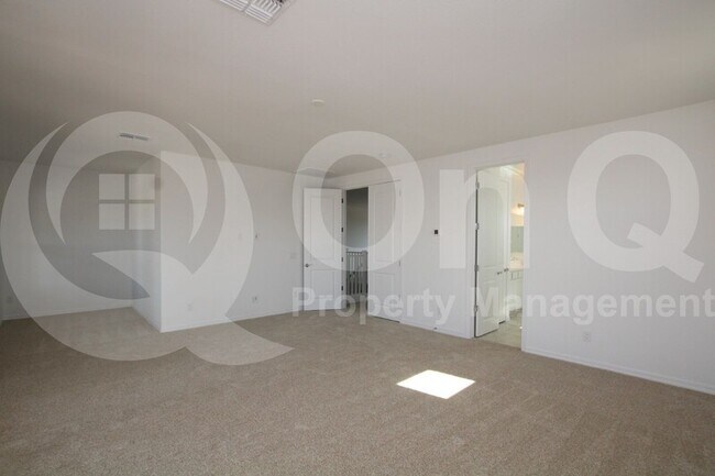 Building Photo - 8717 W Vista Ave