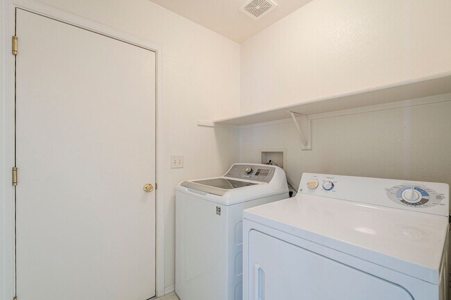 Building Photo - Spacious 3-Bed Tucson Rental with Garage &...