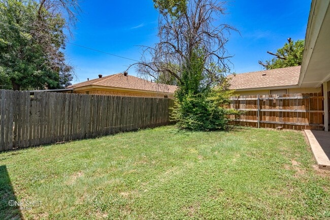 Building Photo - 951 Kenwood Dr
