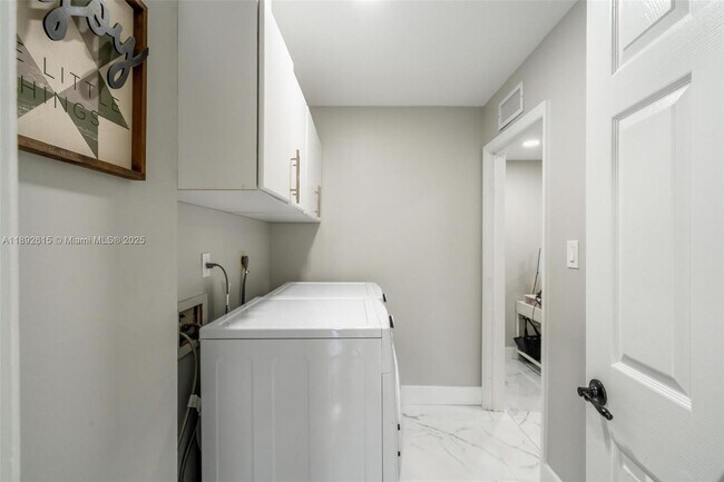 Building Photo - 15025 SW 141st Terrace