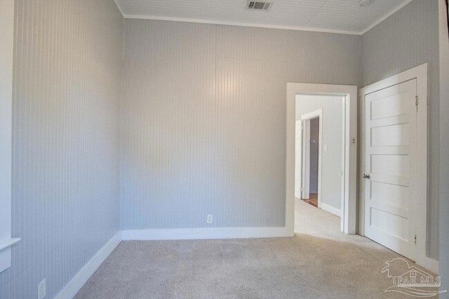 Building Photo - 618 N B St