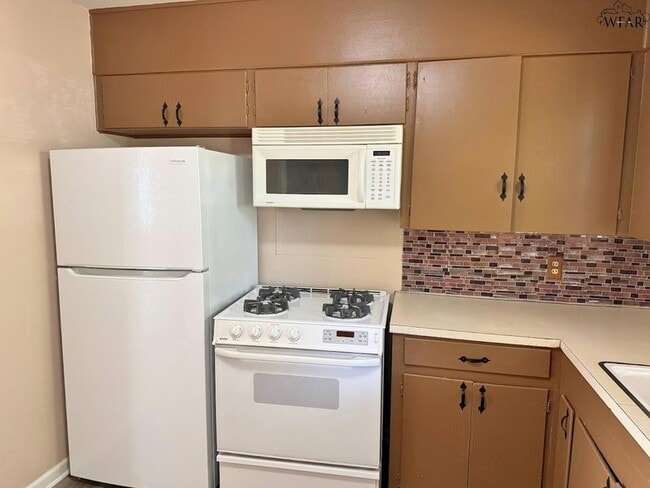 Building Photo - 102 Ave G