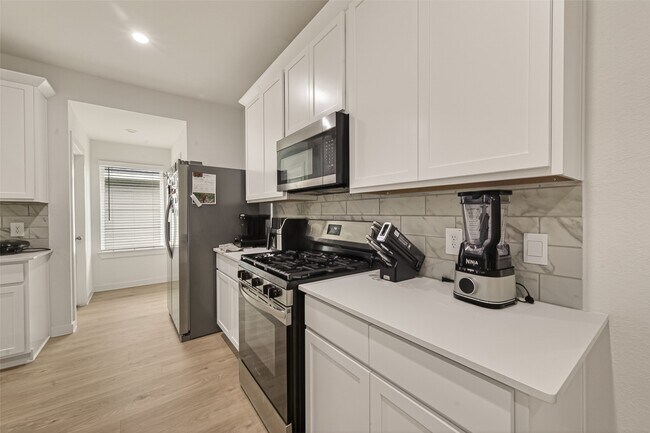 Building Photo - 30518 White Cliff Ct