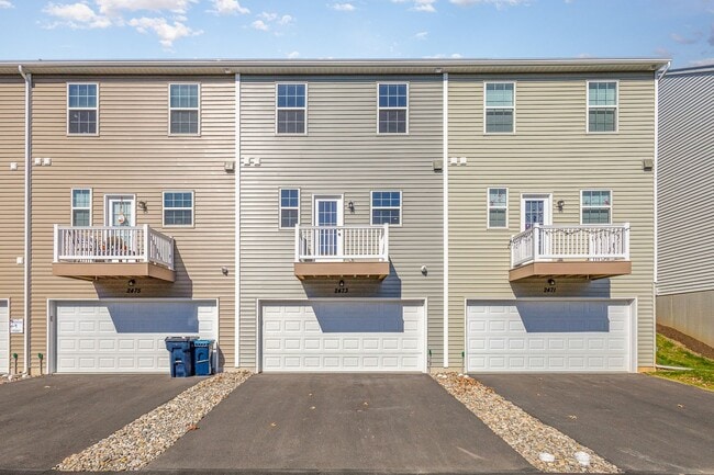 Building Photo - Move in by 12/1/24 for HALF OFF FIRST MONT...